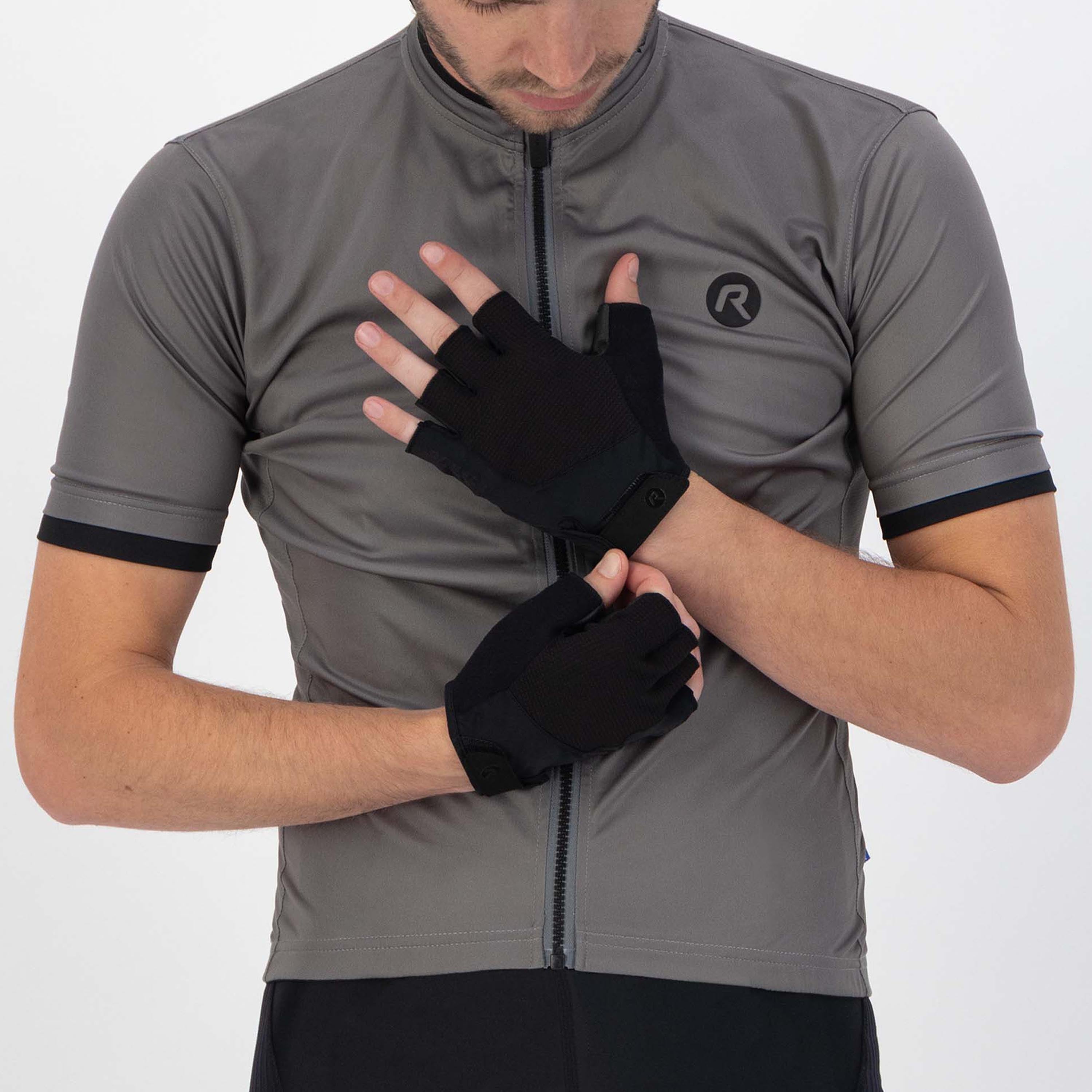 Essential Bicycle gloves Men - Black